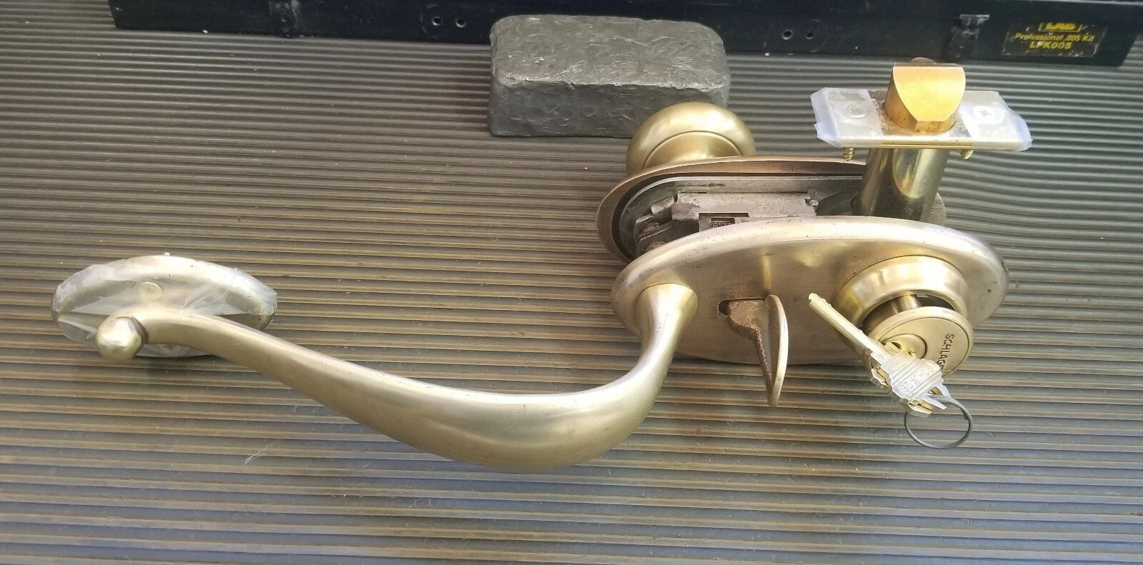 Schlage E Series Handleset Plymouth Design 605 & 612 split finish