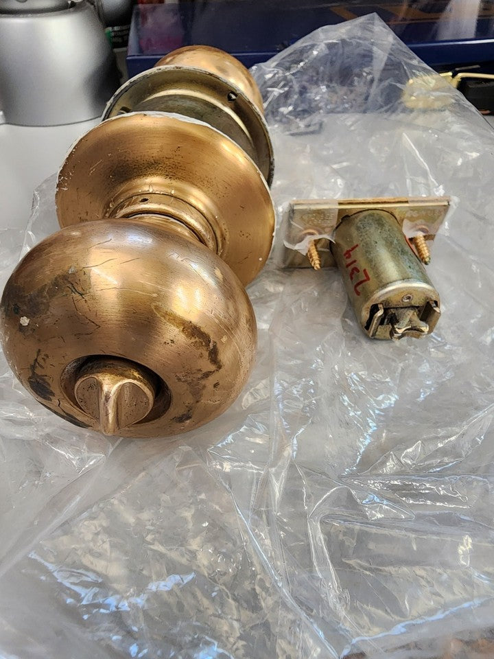 Old Style Schlage D Series Entry Knob 612 Satin Brass Finish 2 3/8" Backset