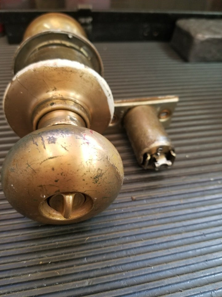 Old Style Schlage D Series Entry Knob 612 Satin Brass Finish 2 3/8" Backset
