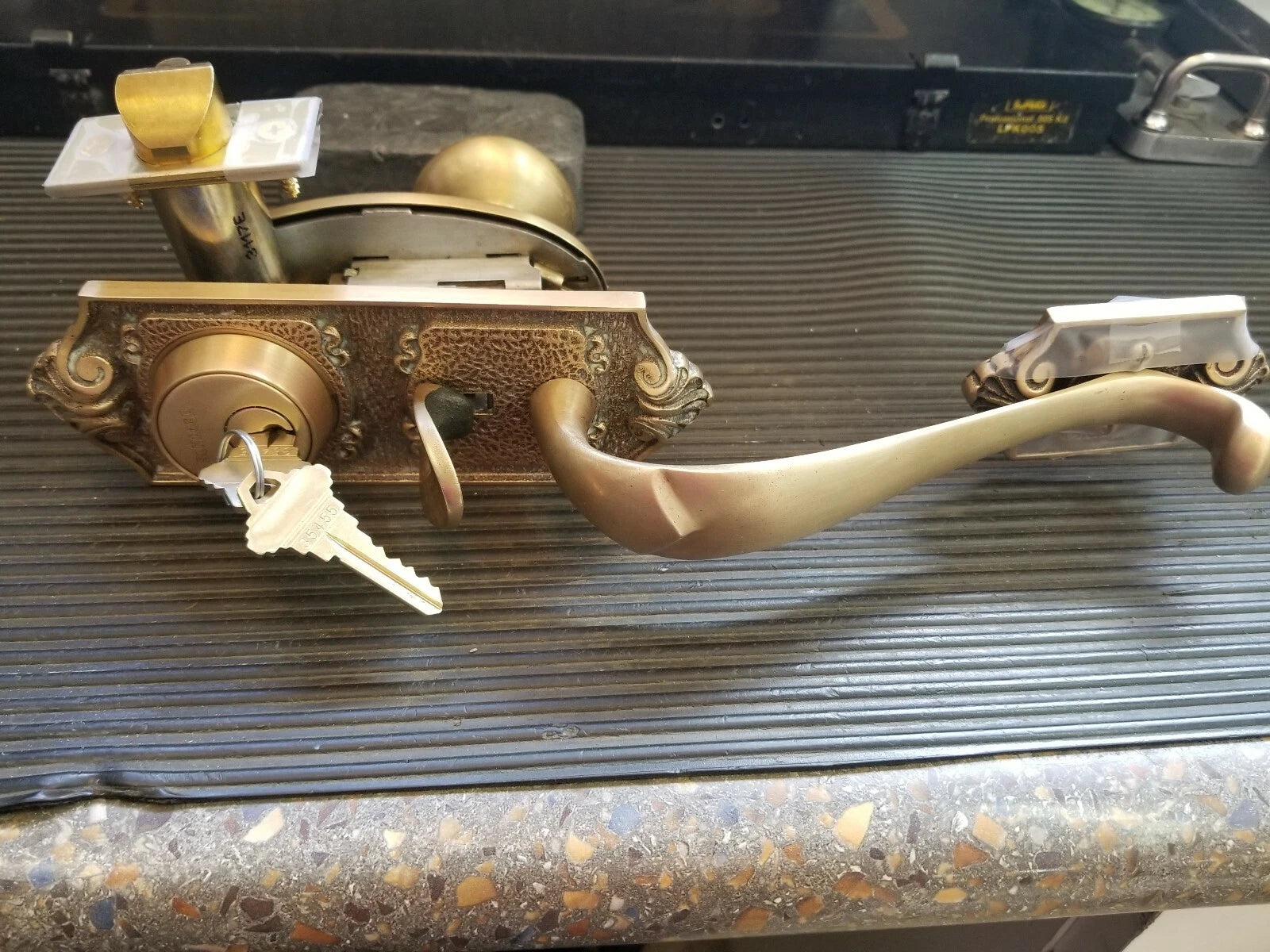 Schlage E Series Handleset 605 Parthenon Design