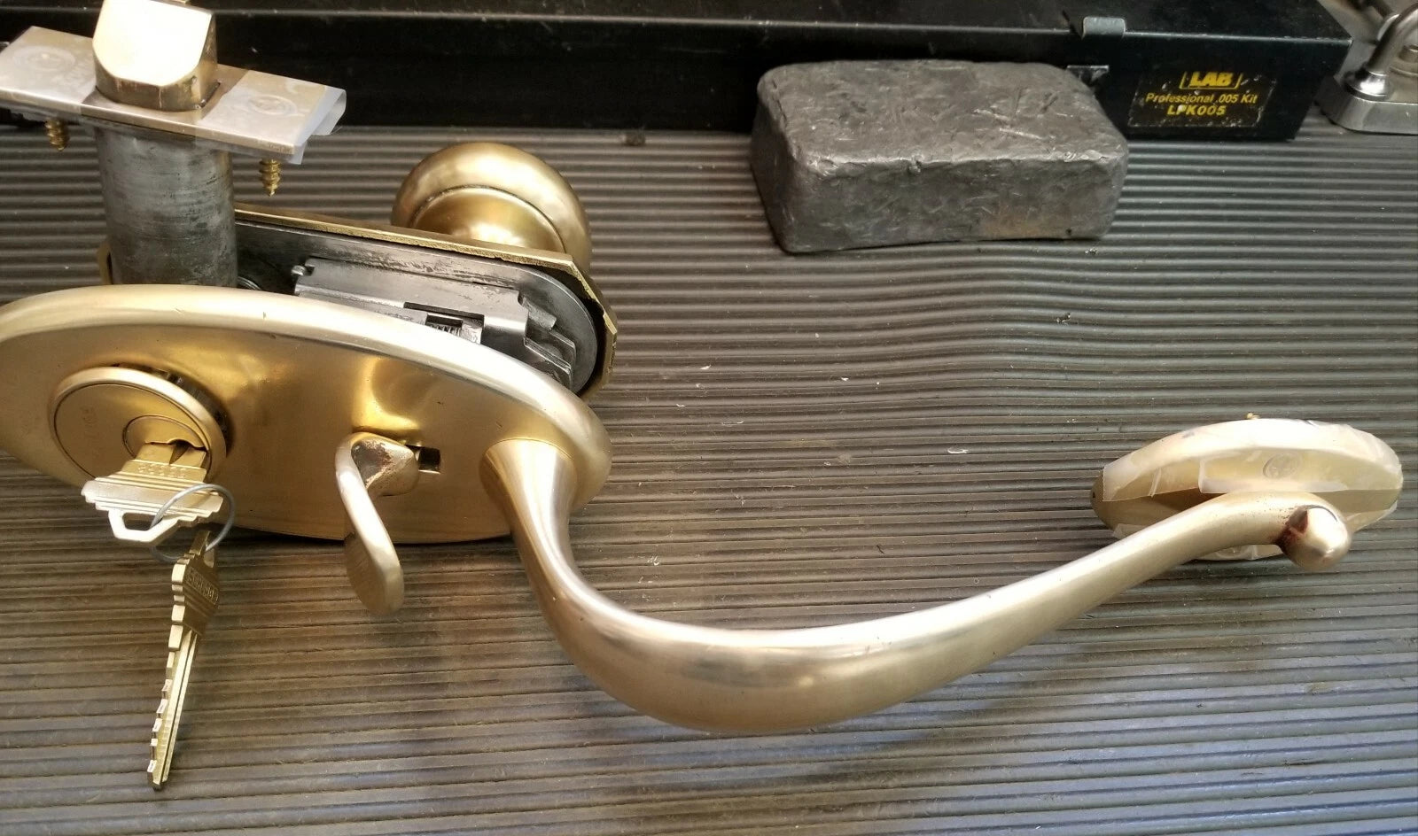 Schlage E Series Handleset Plymouth Design with knob trim 605 finish