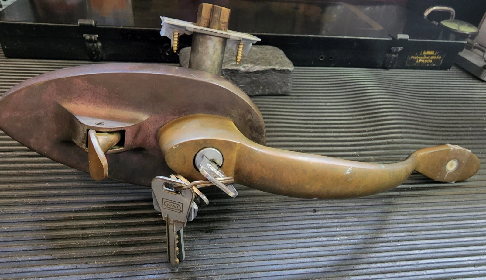 Vintage Weiser Entrance Handleset Complete