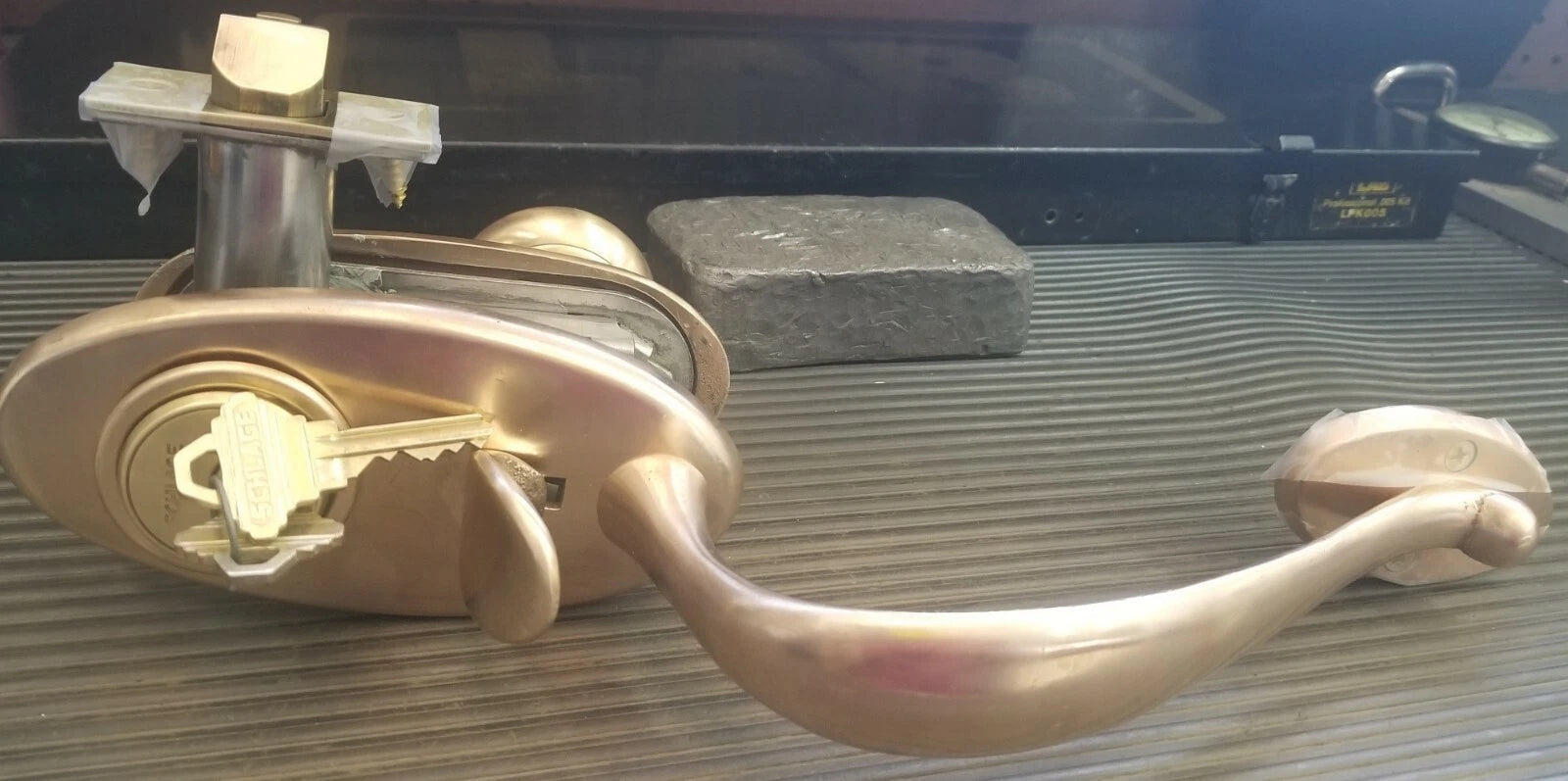 Schlage E Series Handleset Plymouth Design   612 finish