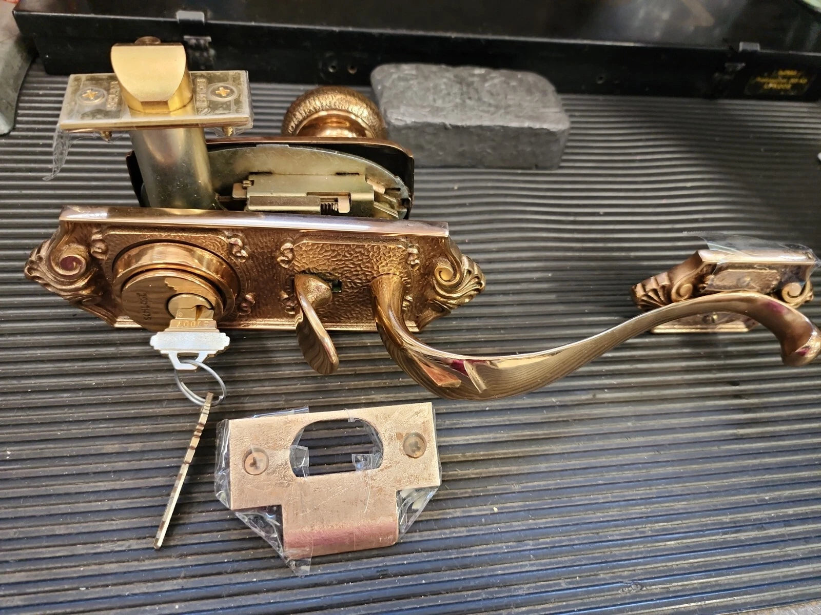Schlage E Series Handleset 612 Parthenon Design
