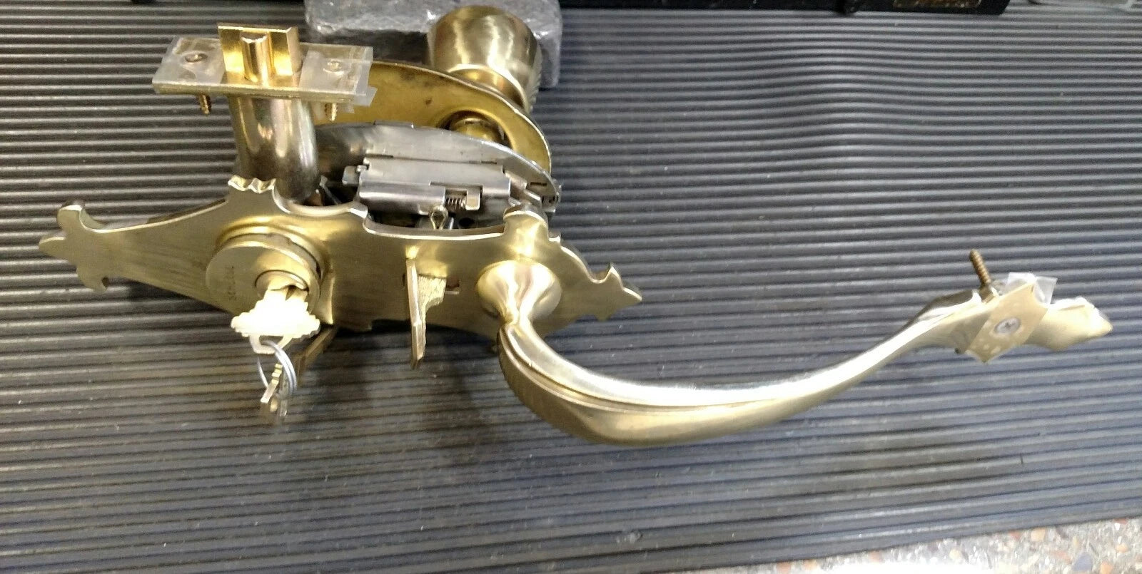 Schlage E Series Handleset 605  New Latch and Tailpiece