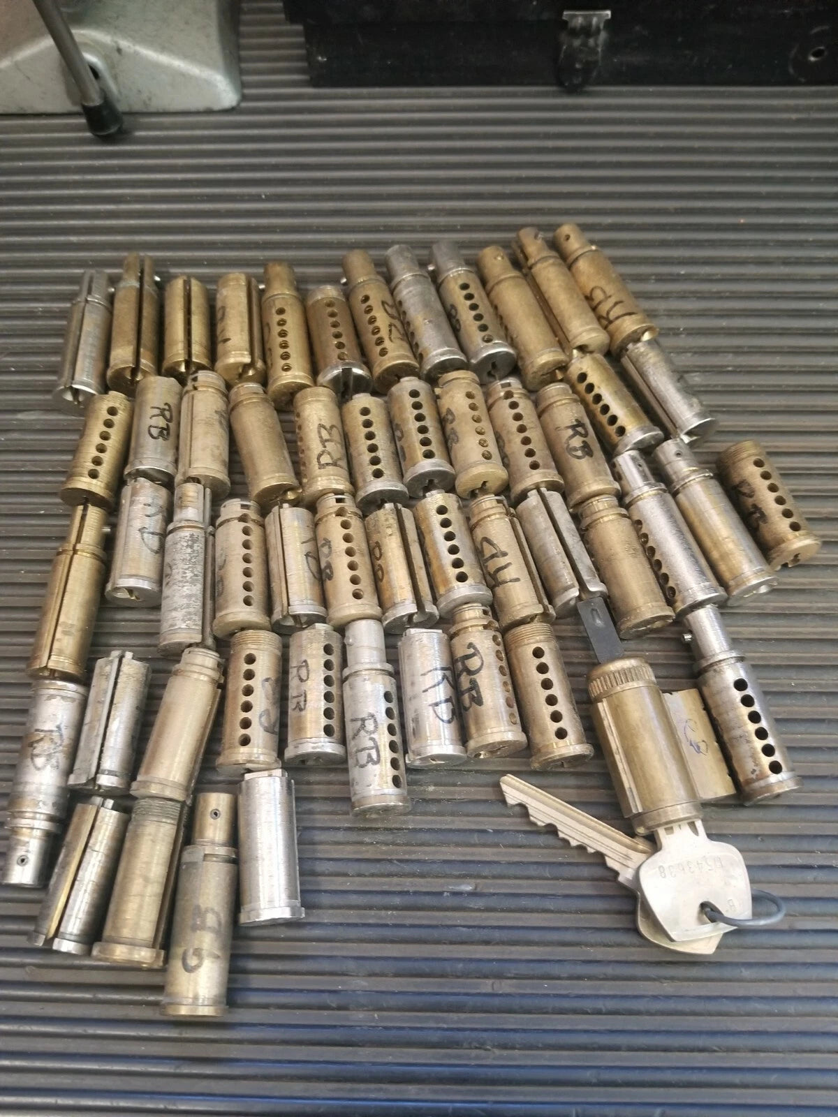 Sargent RB Keyway Lock Plugs And Cylinders Sold As A Lot
