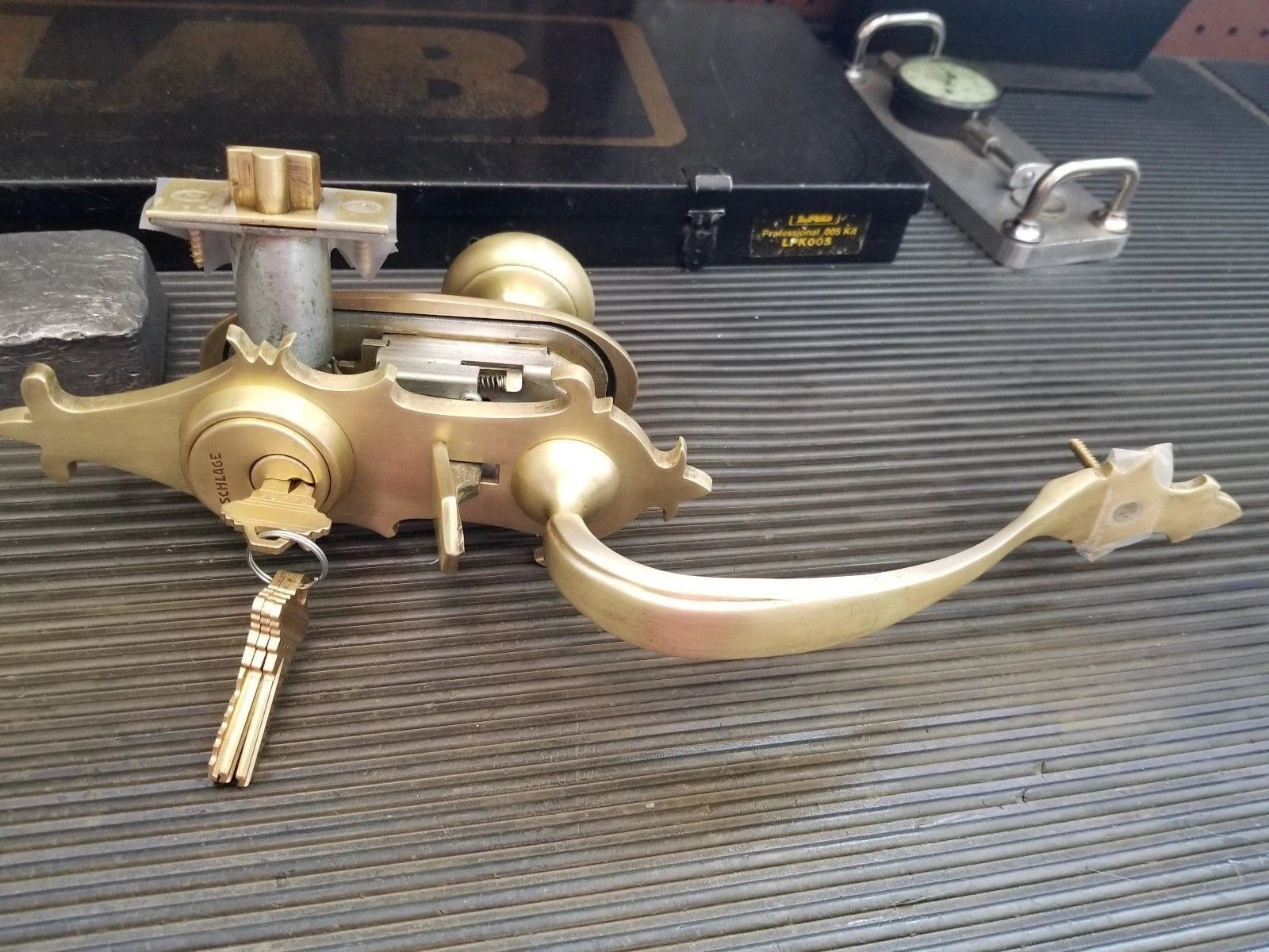 Schlage E Series Handleset Waverly x Plymouth 605