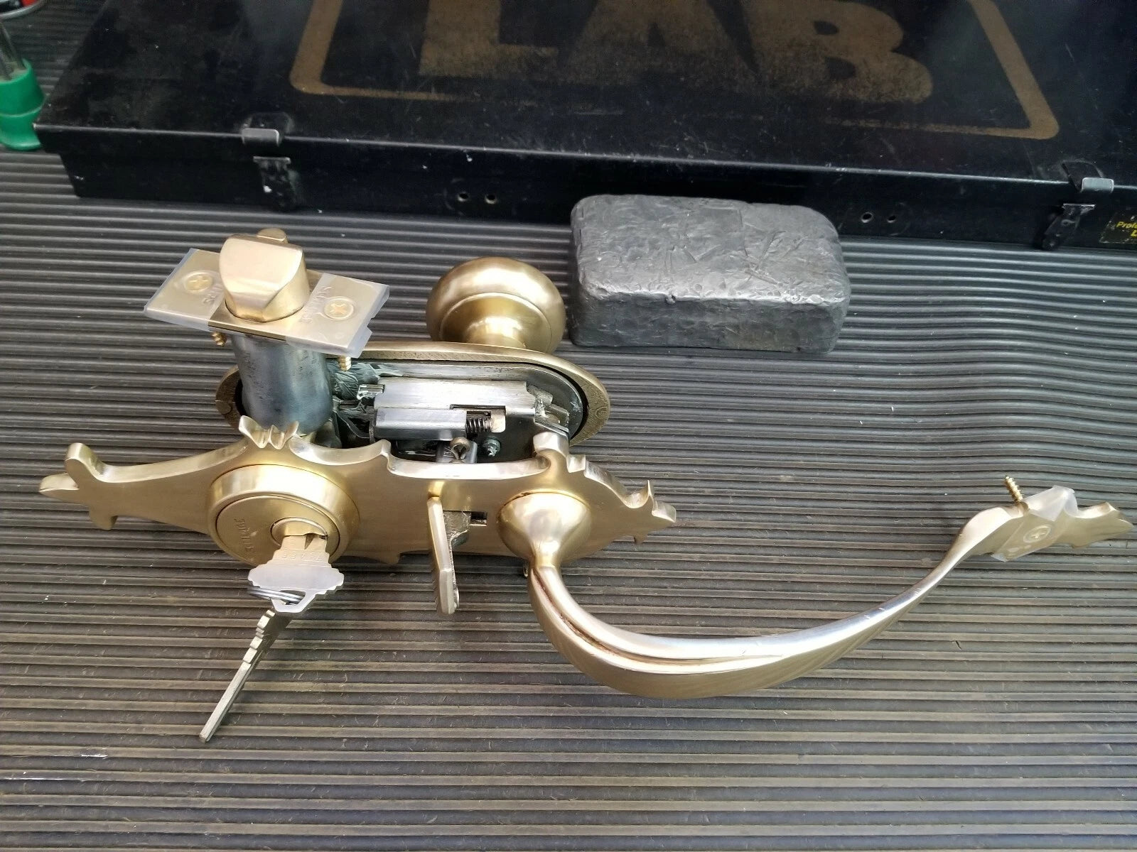 Schlage E Series Handleset Waverly Design with knob trim 605 finish