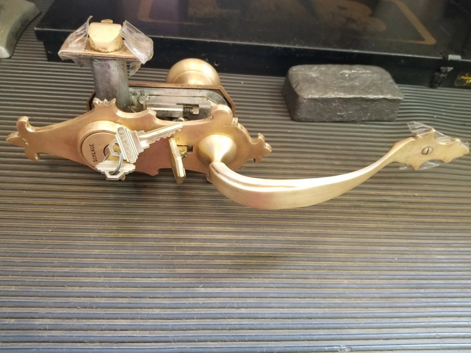 Schlage E Series Handleset Waverly Design 612 finish
