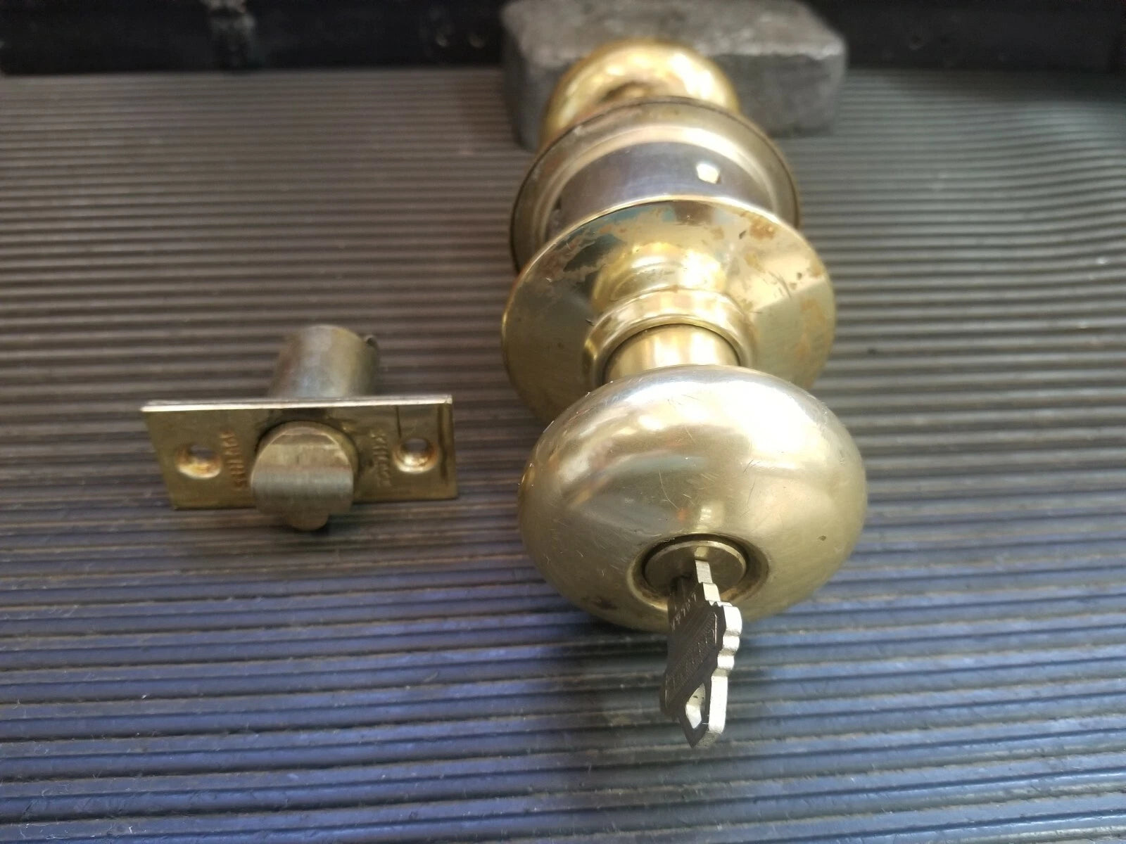 Old Style Schlage A Series Entry Knob Plymouth design 605 Bright Brass Finish