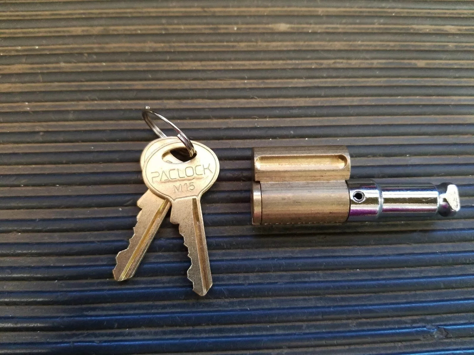 Pacific Lock Hockey Puck padlock Cylinder Keyway Master Lock M1