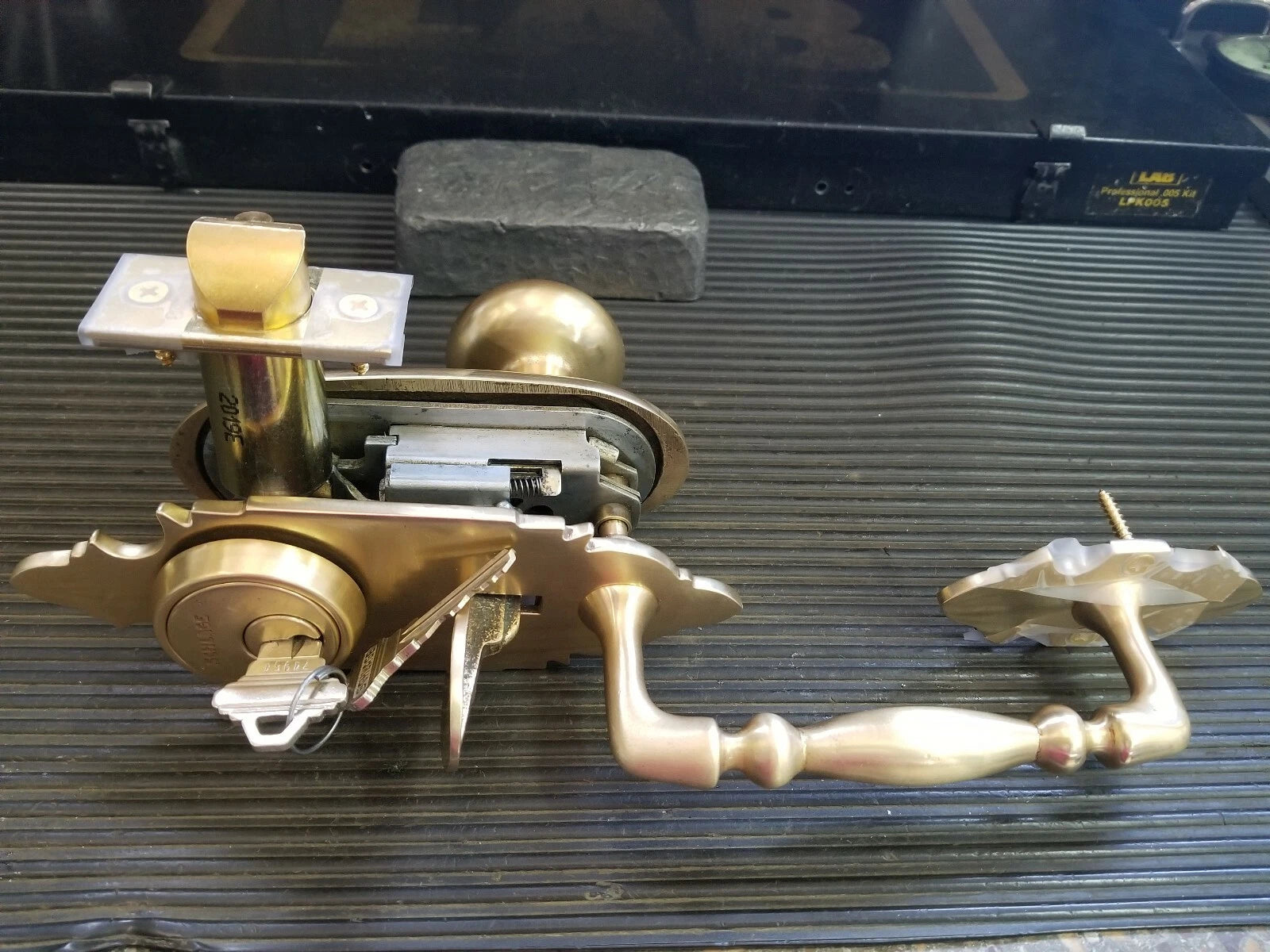 Schlage E Series handleset Dorchester Design 605