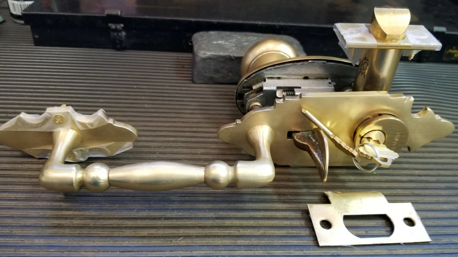 Schlage E Series handleset Dorchester Design 605 with Strike Plate.