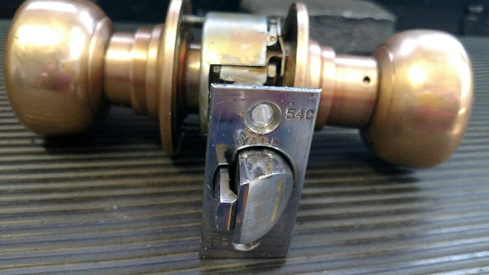 Yale Entry Knob Grade 1 612 Finish x 626 Finish