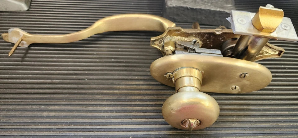 Schlage E Series Handleset Kenwood Design with knob trim 605 finish