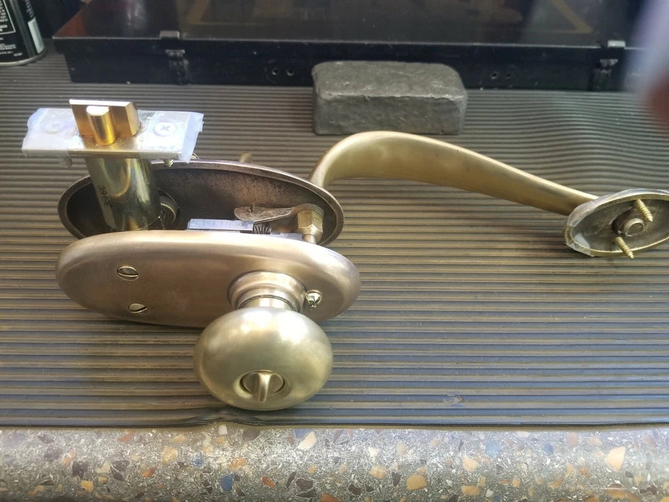 Schlage E Series Handleset Plymouth Design  605 & 612 split finish
