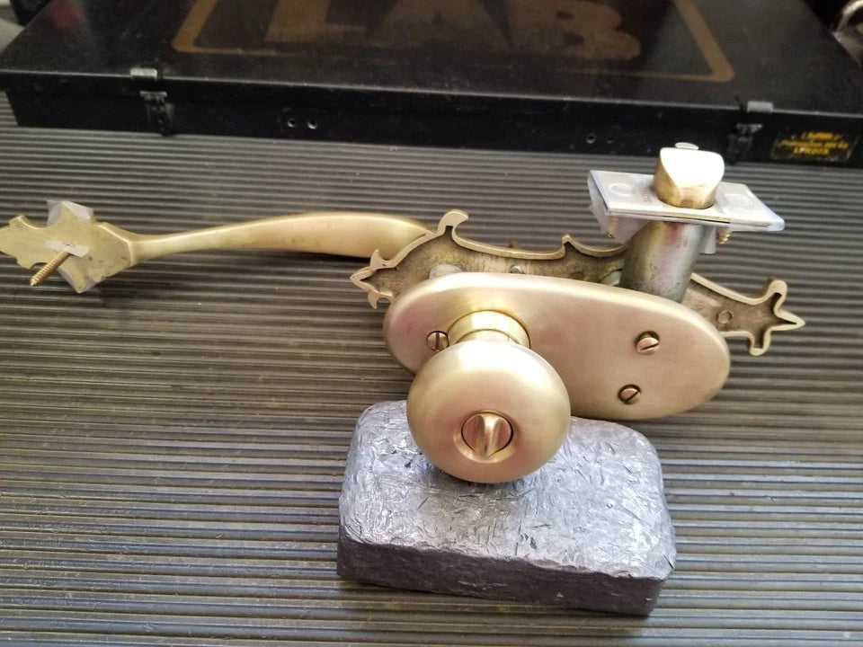 Schlage E Series Handleset Waverly x Plymouth 605
