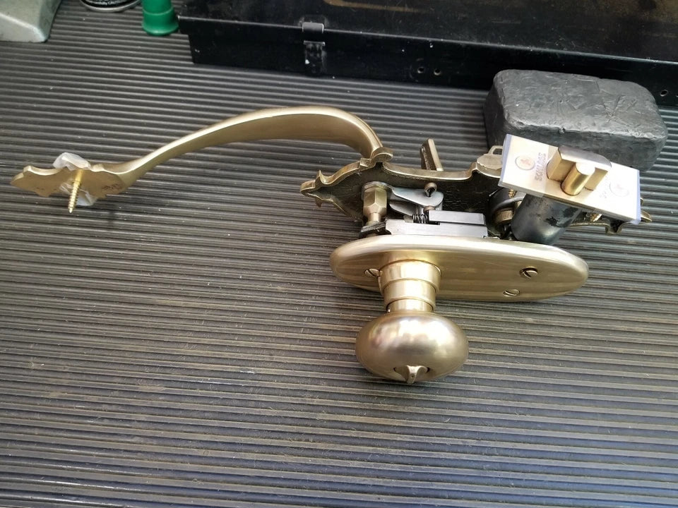 Schlage E Series Handleset Waverly Design with knob trim 605 finish