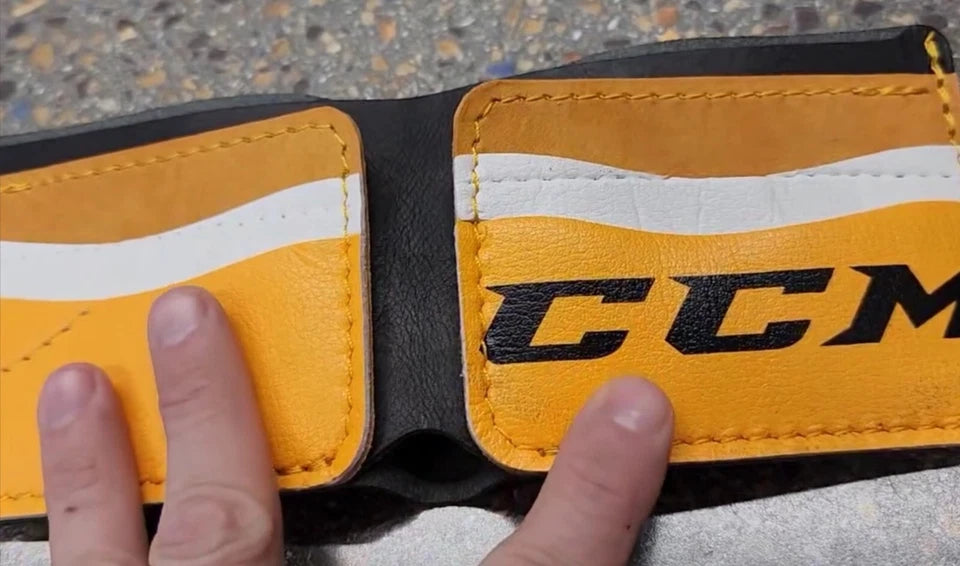 Pittsburgh Penguins Hockey Gear Wallet Black White & Gold Interior CCM. HFC