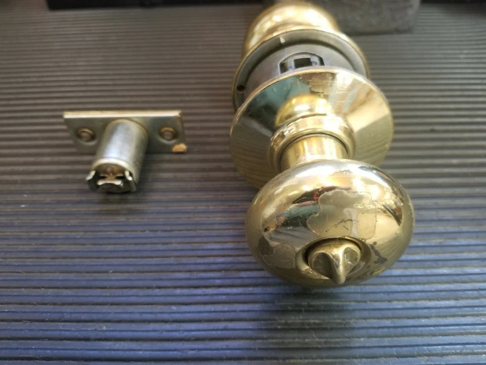 Old Style Schlage A Series Entry Knob Plymouth design 605 Bright Brass Finish